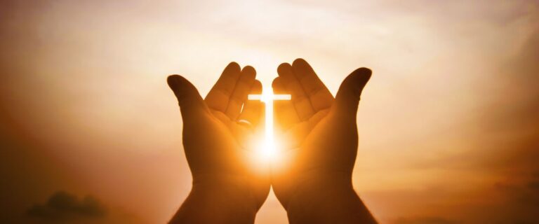 Oración cristiana para levantar la Cruz